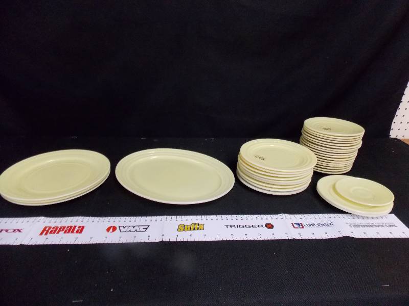 lot 119 image: Lot of 33 Pieces of Yellow Dishware