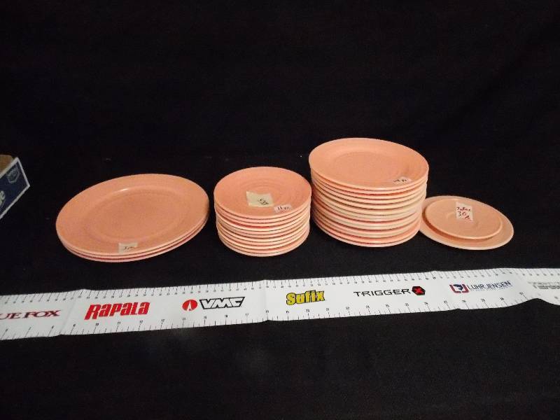 lot 121 image: Lot of 30 Pink Dishes