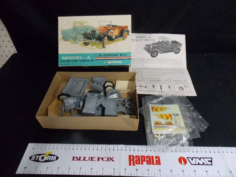 lot 122 image: Hubley Metal Model Kit