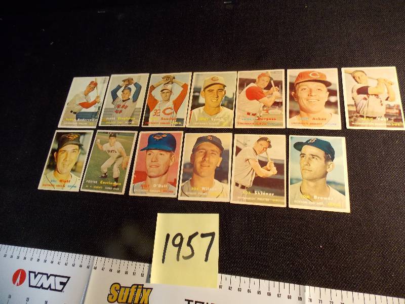 lot 128 image: 1957 Baseball Cards