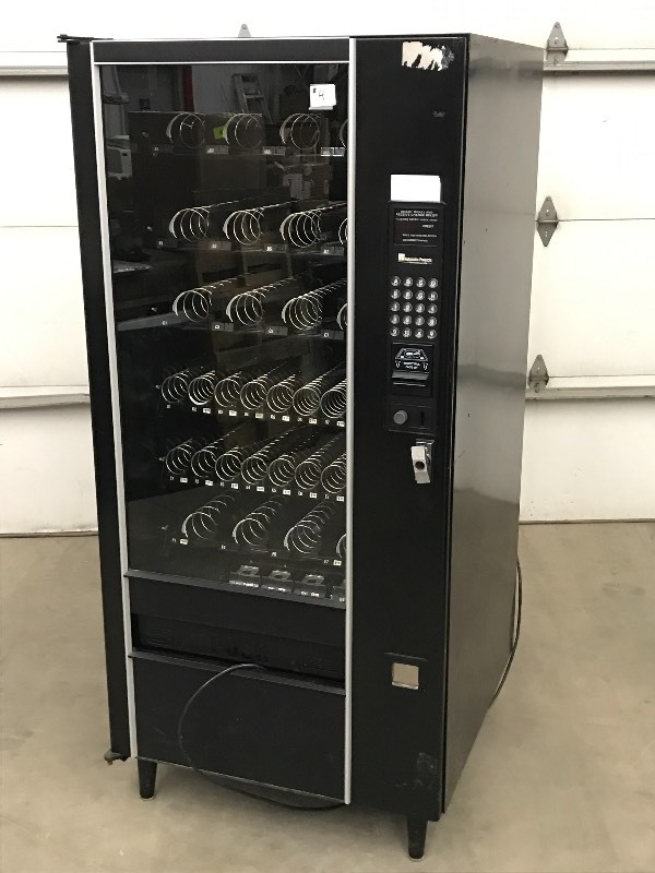 lot 4 image: Snackshop LCM2 Vending Machine