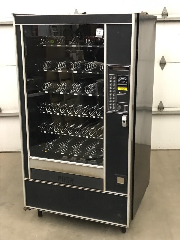 lot 5 image: Snackshop 113 Vending Machine