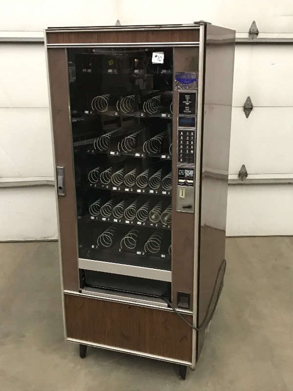lot 10 image: Snacktron-2 146 Vending Machine