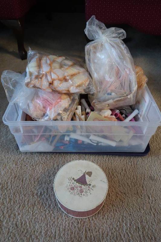 TOTE OF VINTAGE ROLLERS, ECT
