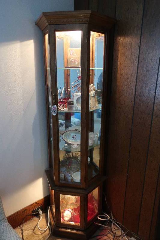 CHINACURIO CABINET, INCLUDES CONTENTS