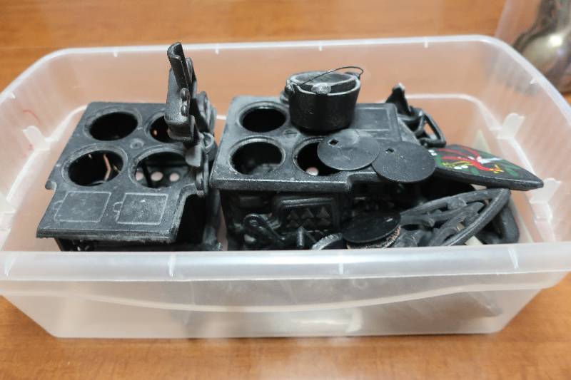 VINTAGE CAST IRON MINIATURES