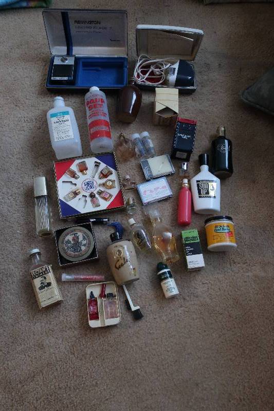VINTAGE TOILETRIES AND BATH ACCESSORIES