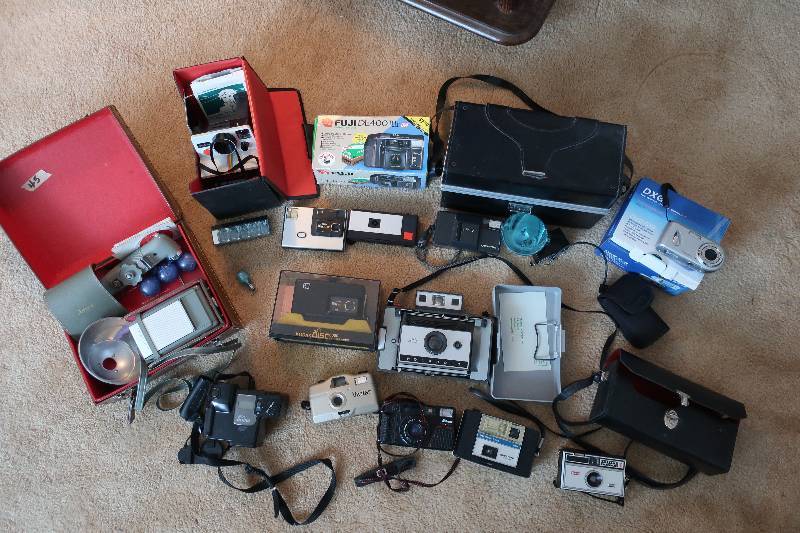 CAMERA LOT, 14 CAMERAS, MOSTLY VINTAGE WFLASHBULBS, FLASHES AND CASES
