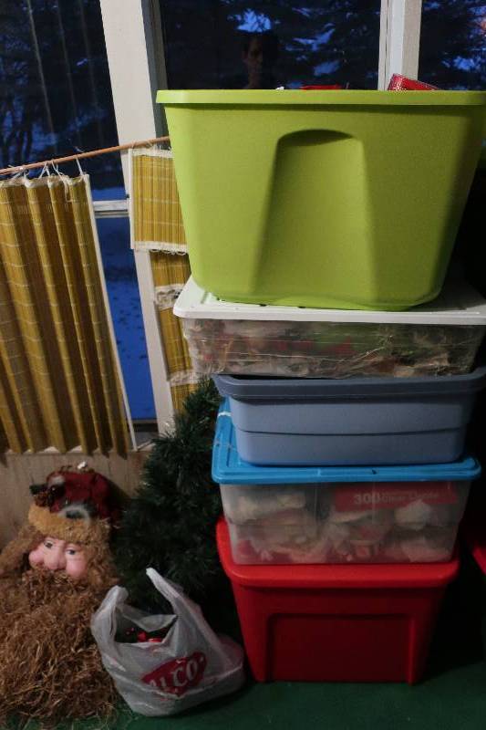 5 TOTES OF MISC CHRISTMAS DCOR