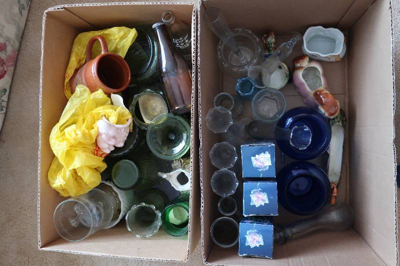LOT OF 2 BOXES GLASS AND CERAMIC VASES