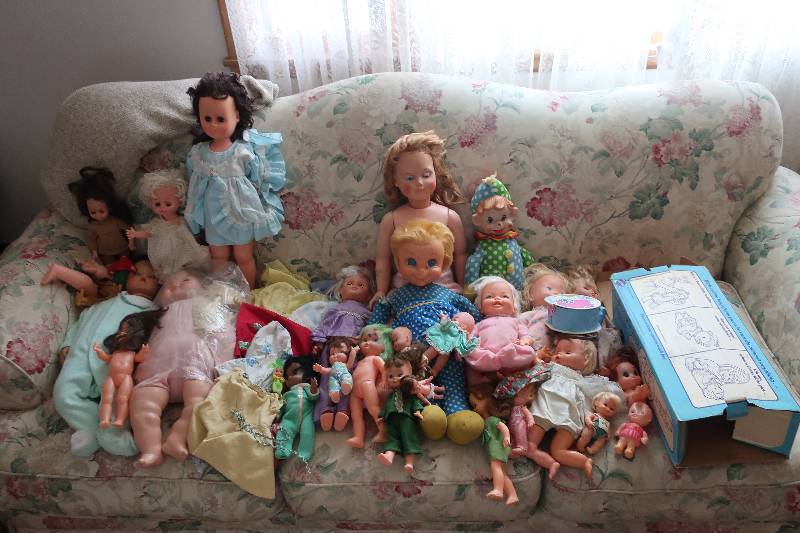 LOT OF VINTAGE DOLLS, INCLUDING TAKE-A-LONG IN BOX AND BASSINET