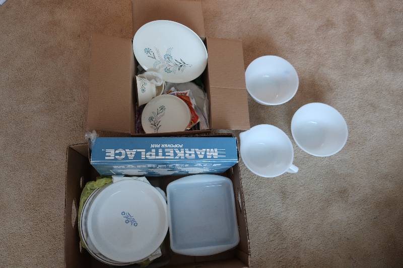 2 BOXES OF DISHES CORNING WARE PIE PLATES AND BOWLS, BACHELOR BUTTONS DISH SET