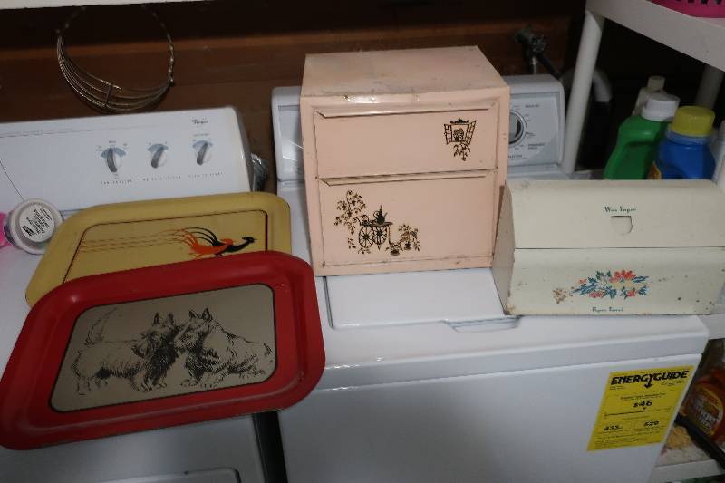 5 METAL SERVING TRAYS WITH METAL PAPER TOWELWAX PAPER STORAGE, PINK METAL STORAGE