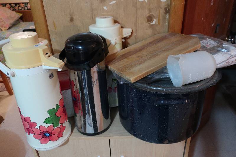 CANNING POT, THERMOS, TRAVEL KARAFE, MUFFIN TINS