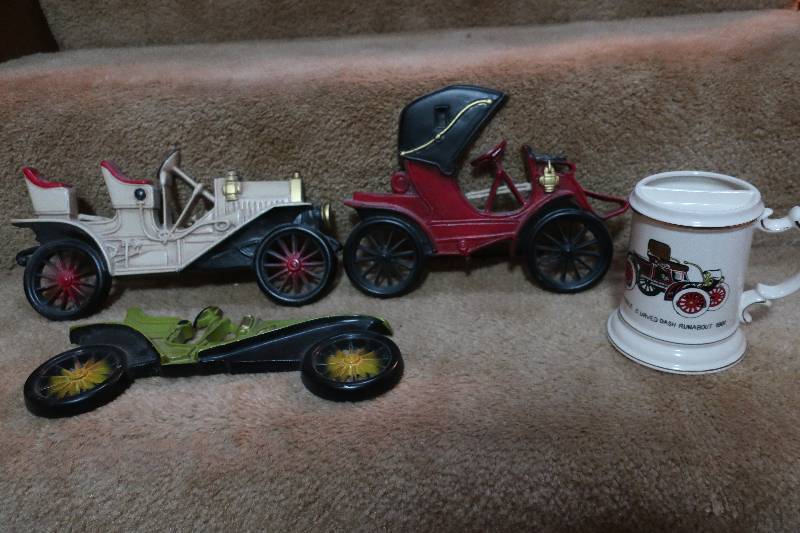 METAL CARS AND MUSTACHE CUP