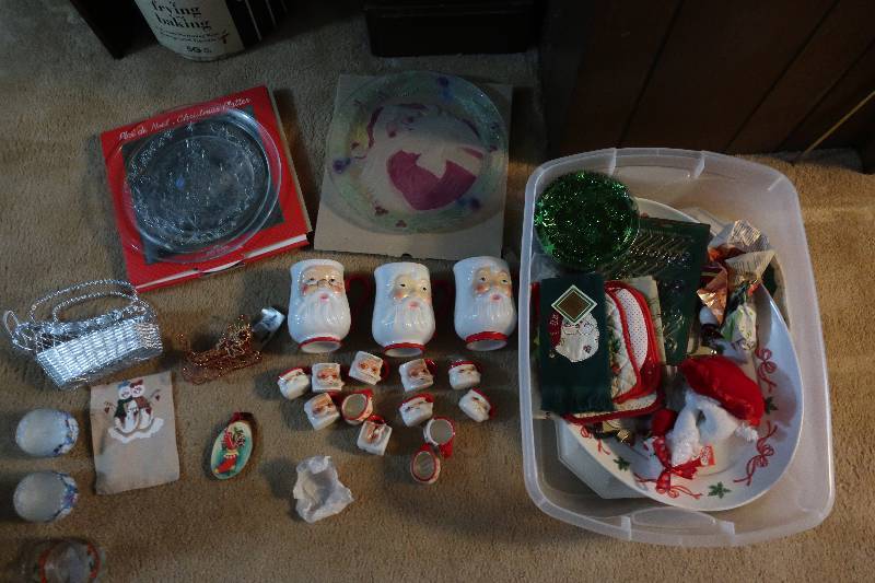 CHRISTMAS TOTE WITH 2 GLASS PLATES