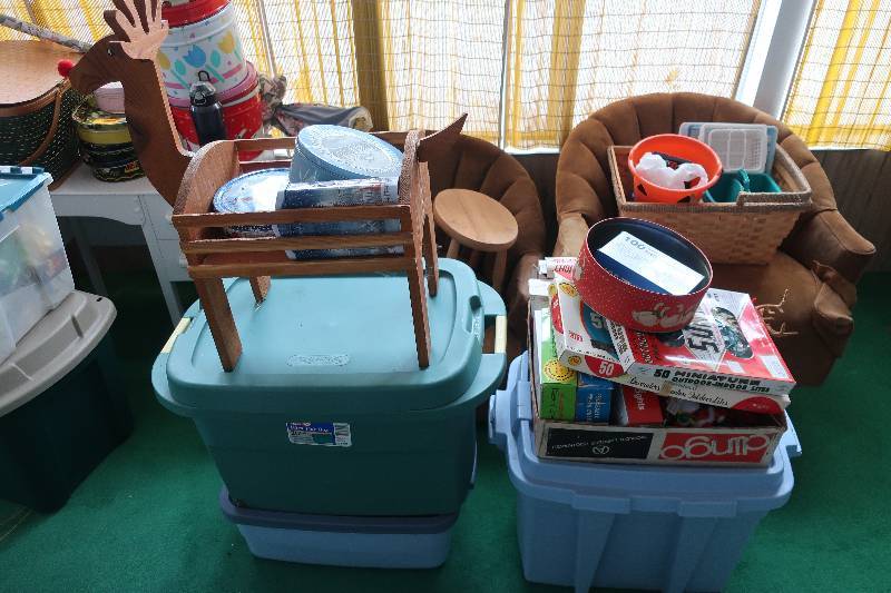 CHRISTMAS TOTES, 3, BOX AND REINDEER WITH TINS