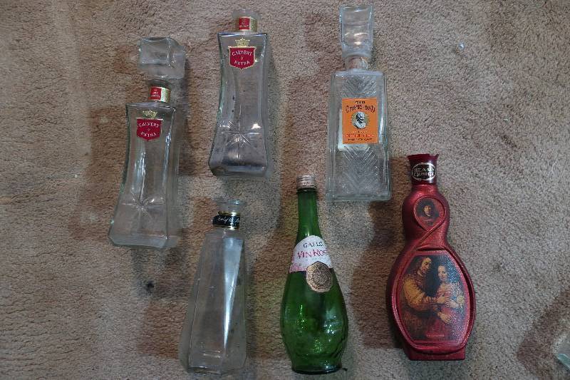 6 DECANTERS, 4 CLEAR, 1 GREEN, 1 RED