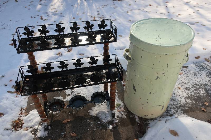 METAL CONTAINER WITH LIDS AND METAL DECORATIVE PLANT STAND