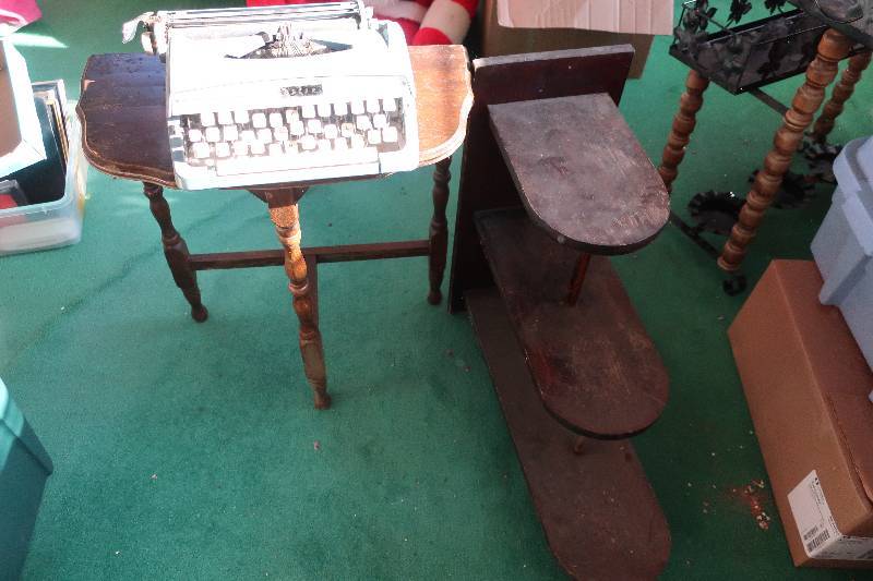 SMALL SIDE TABLE WITH TYPEWRITER AND WOOD SHELF