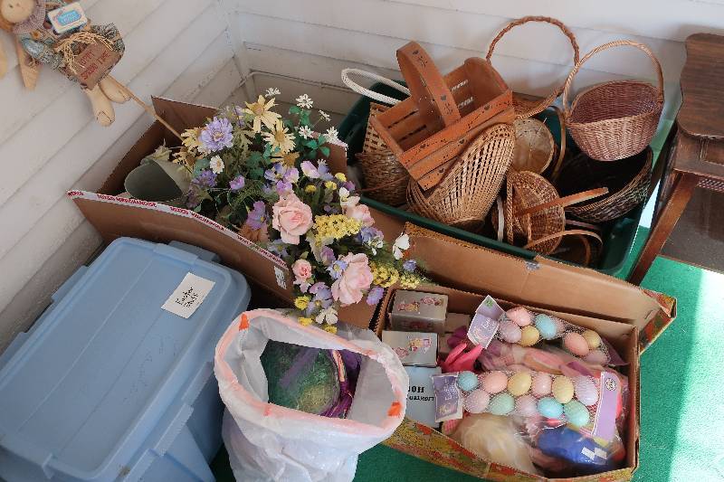 EASTER LOT, 1 BOX OF BASKETS, 1 TOTE, 2 BOXES OF DCOR, 1 BAG