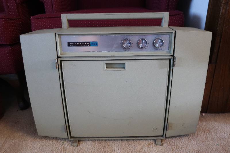 MOTOROLA STEREO  LP PLAYER, POWERS UP