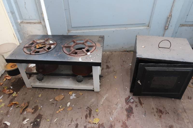 MINI STOVE, BLACK STORAGE COMPARTMENT