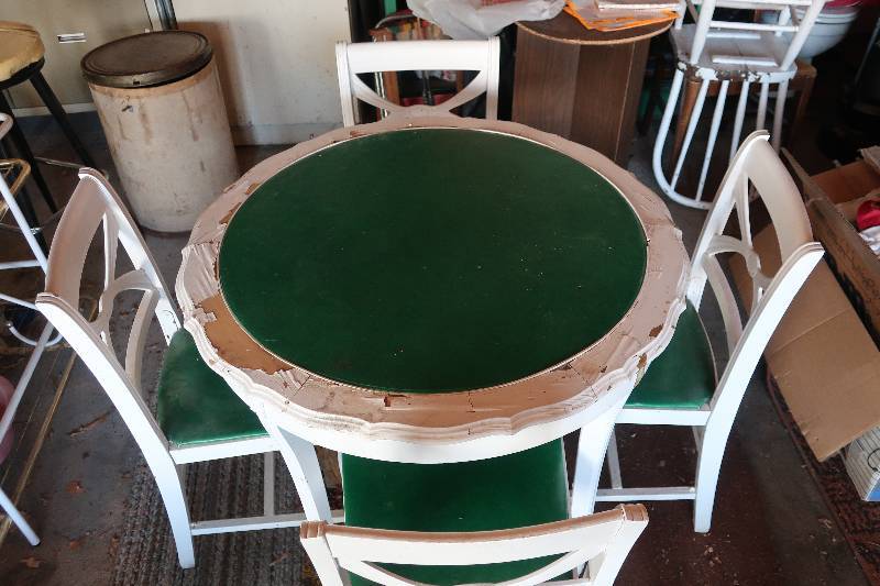 WHITE TABLE WITH MATCHING CHAIRS