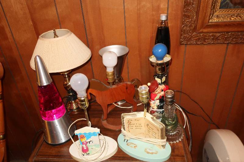 LOT OF 9 TABLE LAMPS