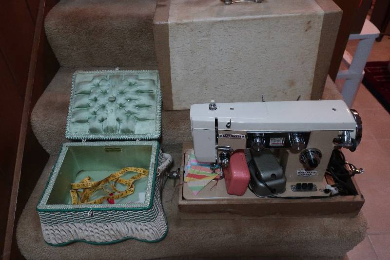 SEWING MACHINE LOT