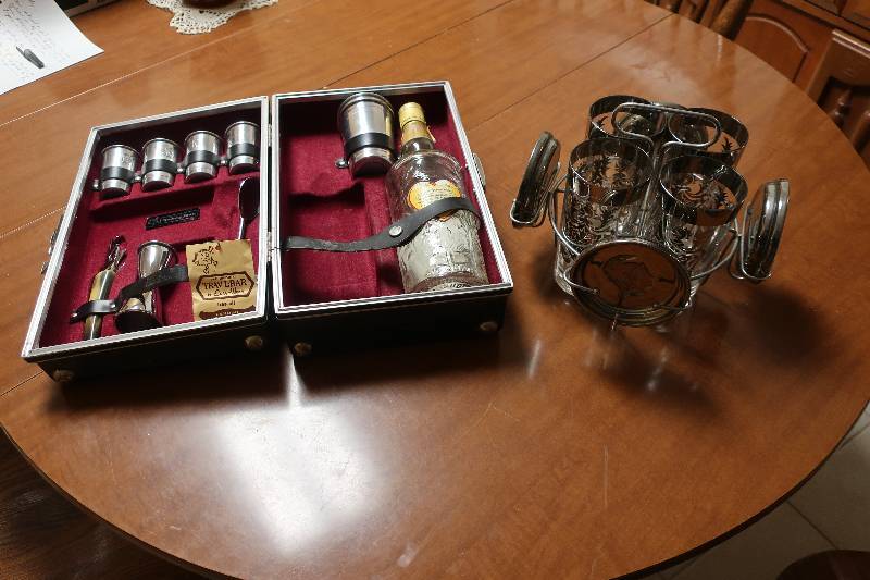 WISKEY SET AND SET OF GLASSES