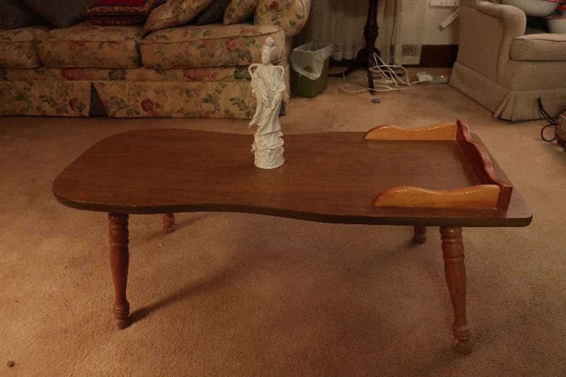 COFFEE TABLE AND STATUE