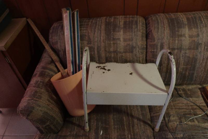 METAL STOOL AND CURTAIN RODS