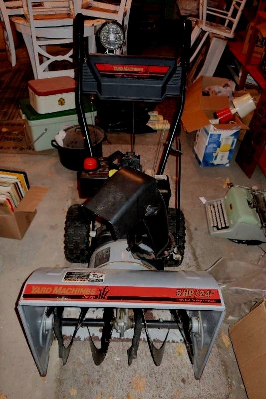YARD MACHINE SNOW BLOWER, ELECTRIC START, RUNS NICE