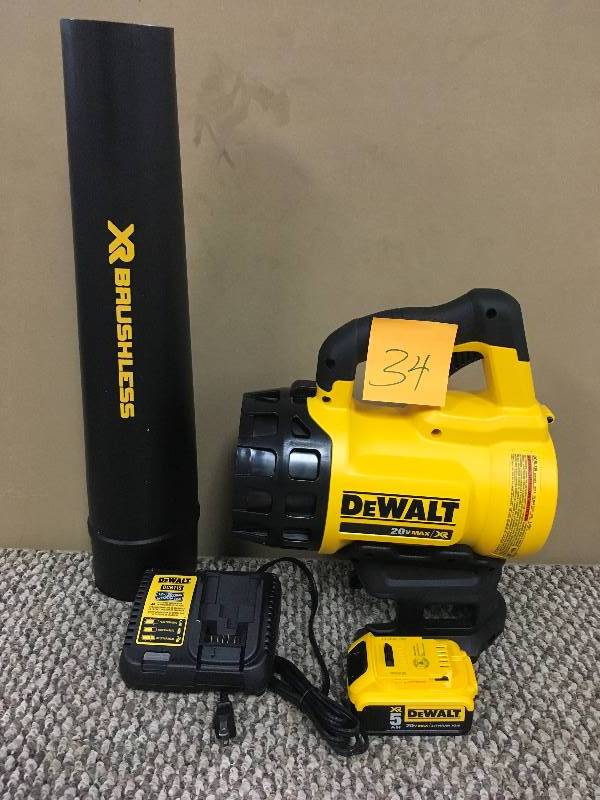 lot 34 image: DeWalt 20 Volt MAX XR 5Ah Brushless Blower - Open Box