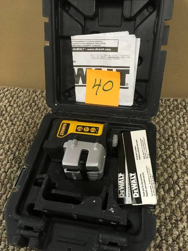 lot 40 image: DeWalt Cross Line Plus 90 Degree Laser  In Like New Working conditions