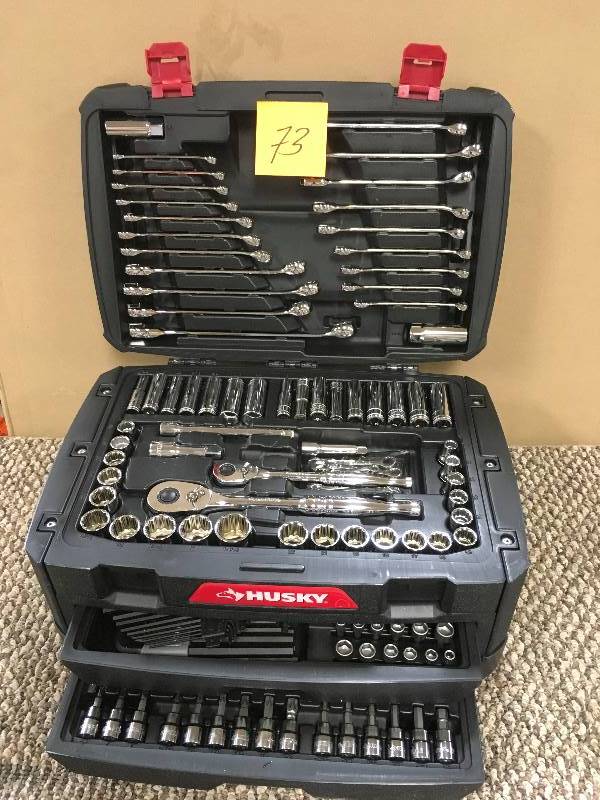 lot 73 image: Husky 268-Piece 14 in, 38 in and 12 in Drive Mechanics Tool Set - Open Box