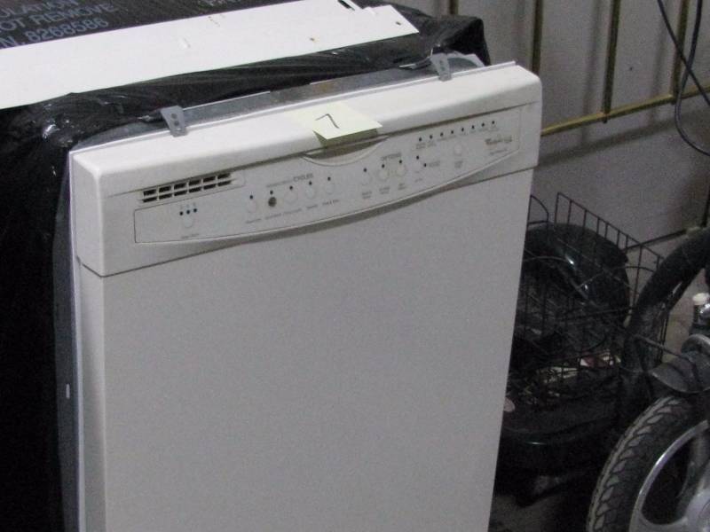 lot 7 image: Whirilpool Dishwasher