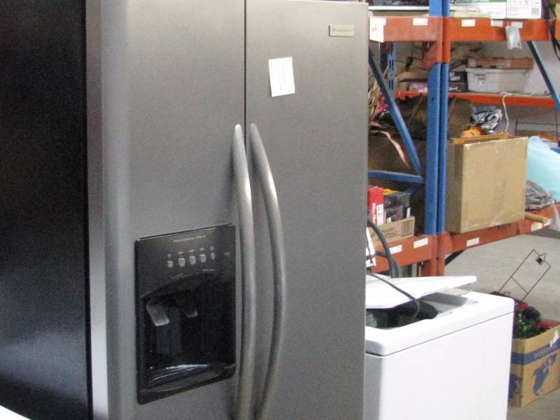 lot 11 image: Frigidaire Side-by-Side RefrigeratorFreezer