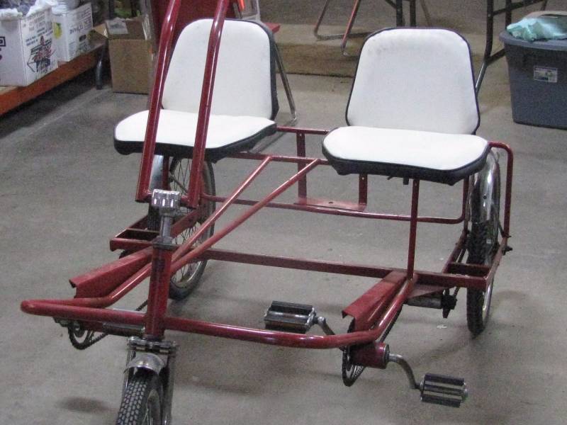 lot 17 image: Vintage Tricycle