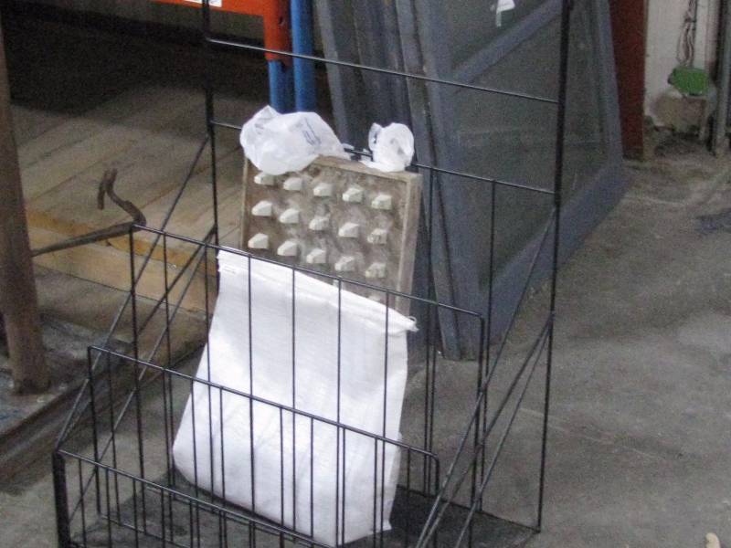 lot 27 image: Metal Eveners & Rack
