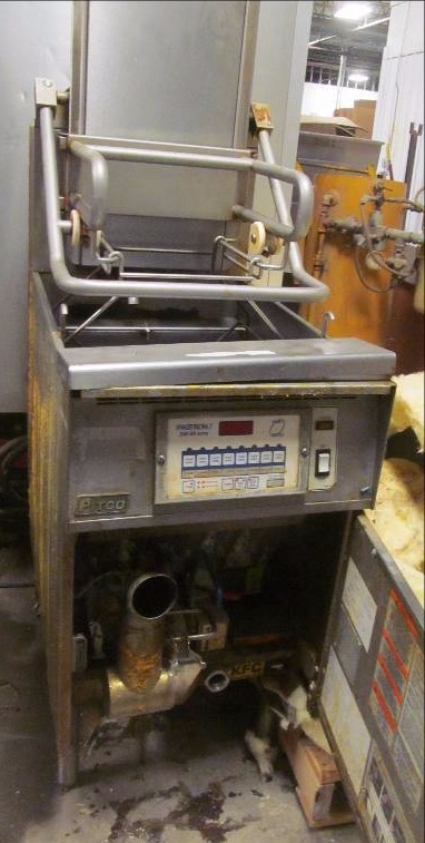 lot 20 image: Pitco deep fryer