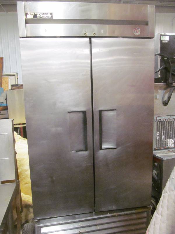 lot 25 image: True refrigeration cooler