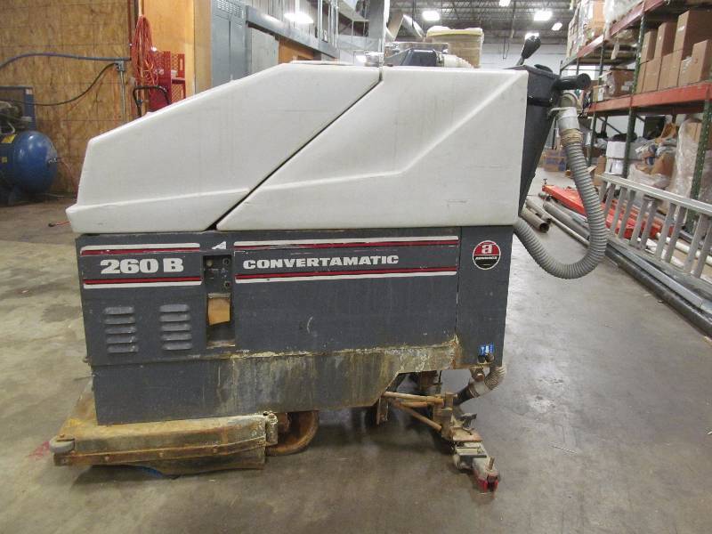 lot 52 image: Advance converamate floor machine