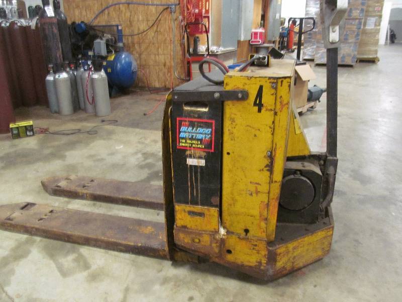 lot 53 image: pallet jack