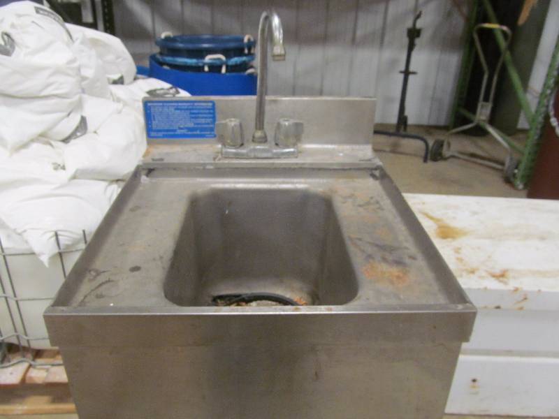 lot 55 image: La Crosse wash sink