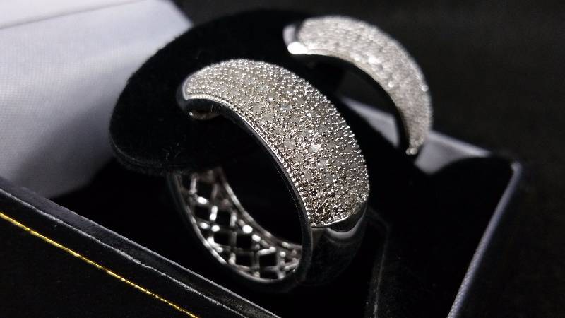 lot 3 image: Diamond Earrings