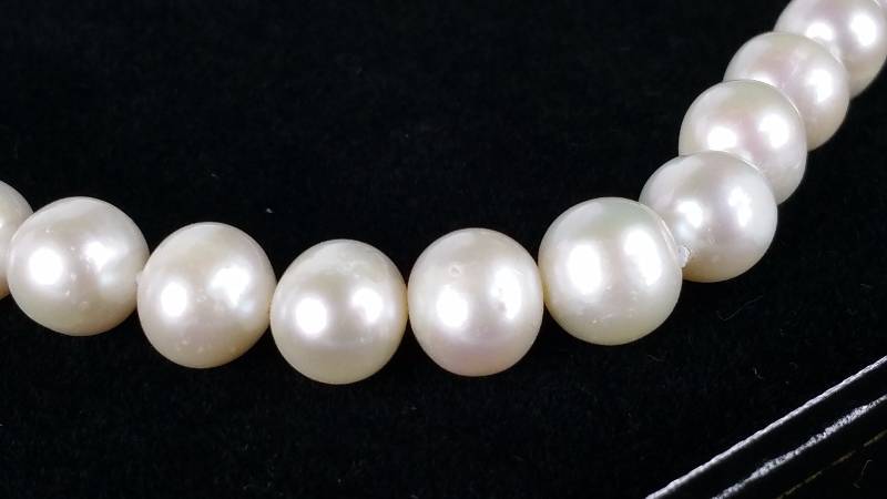 lot 16 image: Pearl Necklace 14k Gold