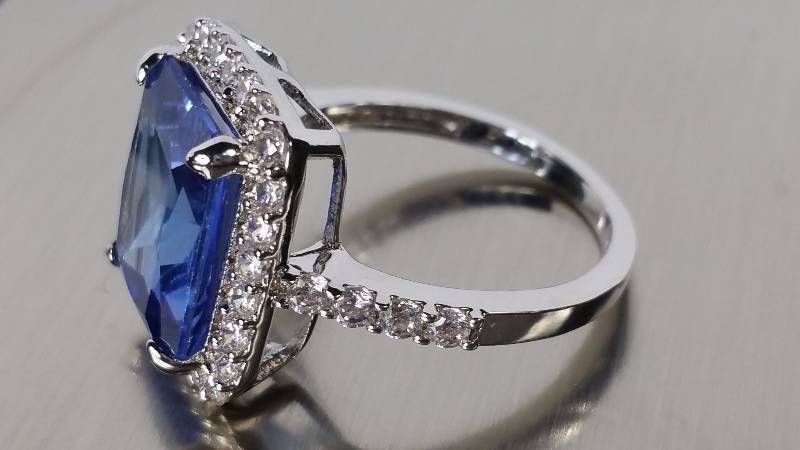 lot 17 image: Tanzanite Ring