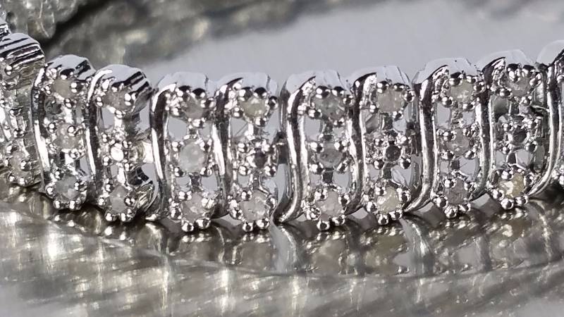 lot 20 image: Diamond Bracelet